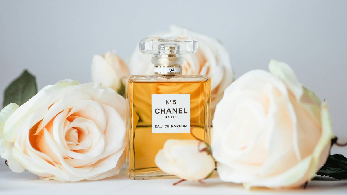 Behind the Bottle: The Craft of Niche Luxury Fragrances